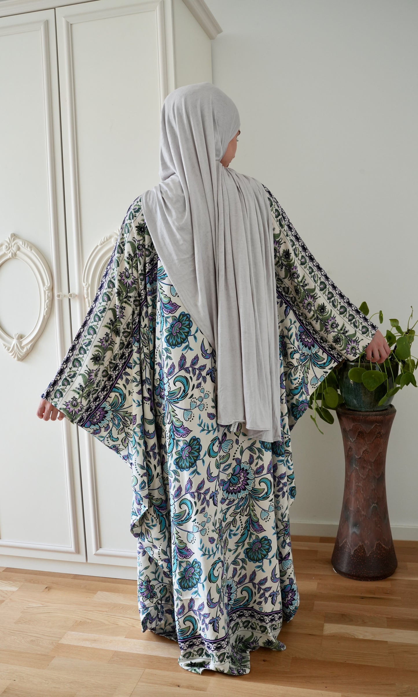 Flowy Abaya